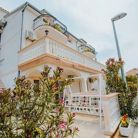 Apartmani Tamaris Vodice Esterno foto