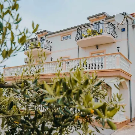 Apartmani Tamaris Vodice Esterno foto